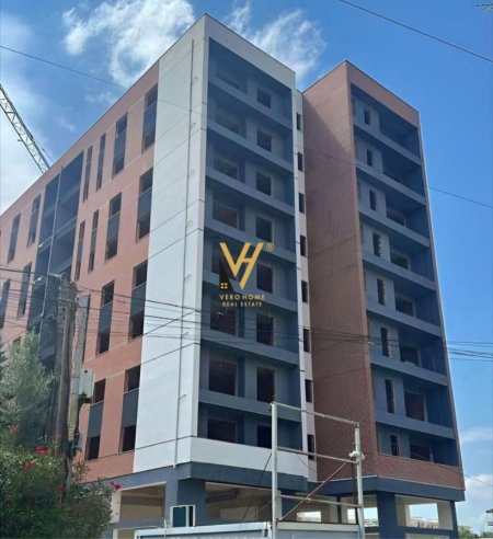 Tirane, shitet apartament 1+1+Ballkon Kati 8, 60 m² 95.000 € (ISH FUSHA E AVIACIONIT)