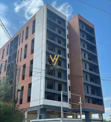 Tirane, shitet apartament 1+1+Ballkon Kati 8, 60 m² 95.000 € (ISH FUSHA E AVIACIONIT)