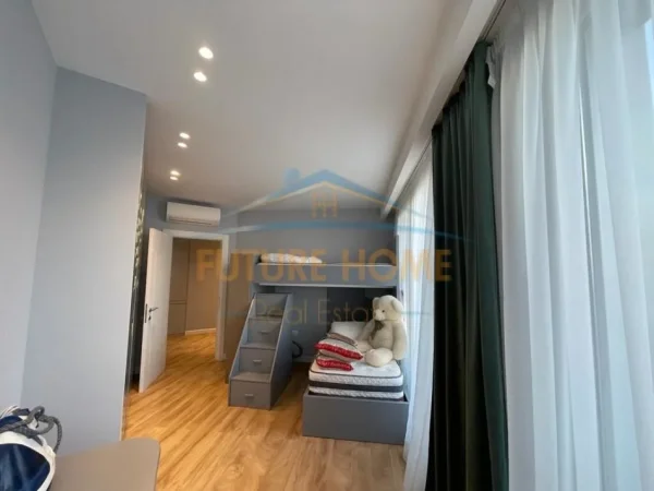 Tirane, jepet me qera apartament 2+1+Ballkon Kati 7, 128 m² 1.500 € (9 KATESHET)