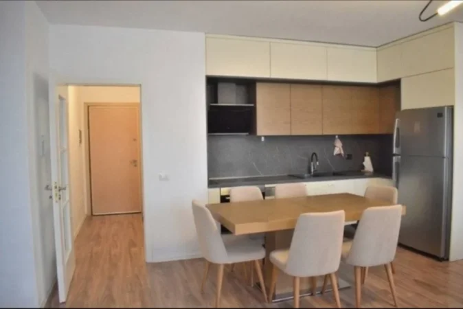 Tirane, shitet apartament 3+1 Kati 4, 131 m² 141.000 € (FRESKU)