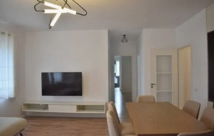 Tirane, shitet apartament 3+1 Kati 4, 131 m² 141.000 € (FRESKU)