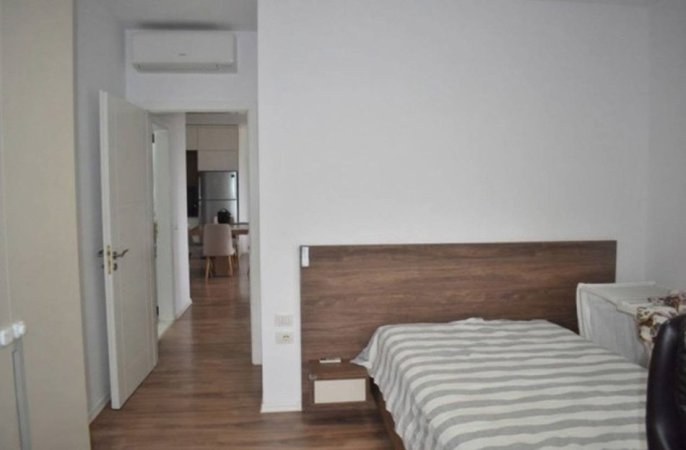 Tirane, shitet apartament 3+1 Kati 4, 131 m² 141.000 € (FRESKU)
