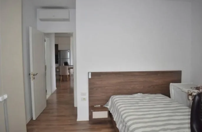 Tirane, shitet apartament 3+1 Kati 4, 131 m² 141.000 € (FRESKU)