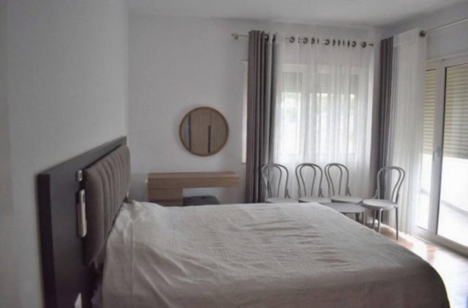 Tirane, shitet apartament 3+1 Kati 4, 131 m² 141.000 € (FRESKU)
