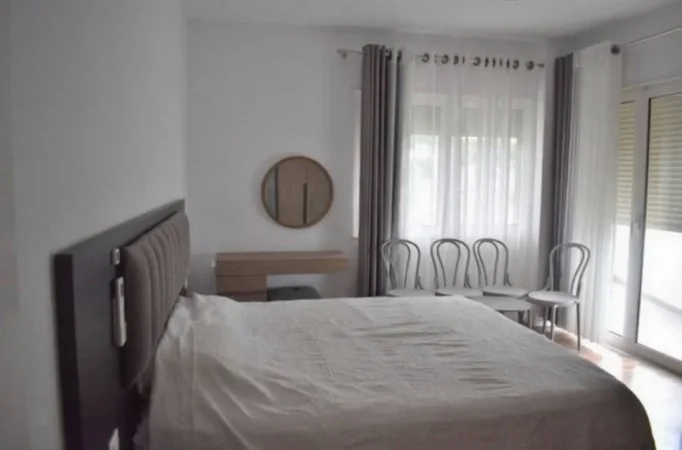 Tirane, shitet apartament 3+1 Kati 4, 131 m² 141.000 € (FRESKU)