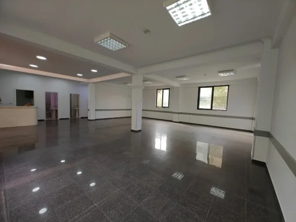Tirane, jepet me qera ambjent biznesi Kati 0, 196 m² 3.799 € (Xhamlliku) MLS # 530581008-44