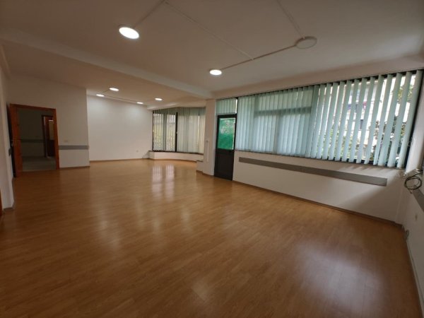 Tirane, jepet me qera ambjent biznesi Kati 0, 196 m² 3.799 € (Xhamlliku) MLS # 530581008-44