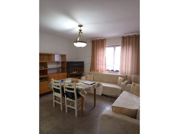 Tirane, jepet me qera apartament 2+1+Ballkon Kati 5, 71 m² 600 € 