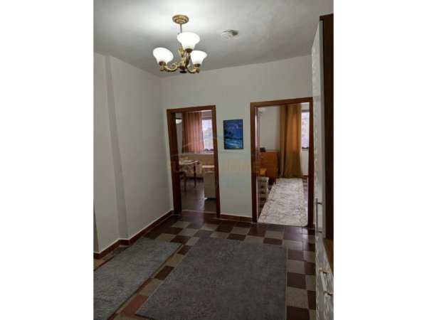 Tirane, jepet me qera apartament 2+1+Ballkon Kati 5, 71 m² 600 € 