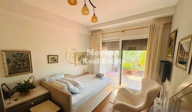 Tirane, jepet me qera apartament 2+1 Kati 4, 100 m² 800 € (Liqeni i Thate)