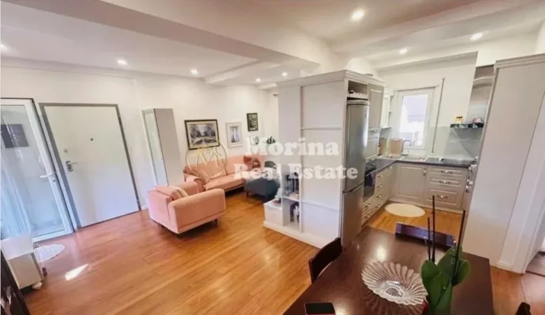 Tirane, jepet me qera apartament 2+1 Kati 4, 100 m² 800 € (Liqeni i Thate)