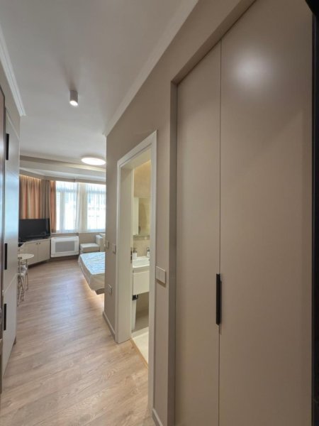 Tirane, shitet garsonier Kati 8, 118.000 € (Komuna e Parisit, prane Kompleksit Olimpik)