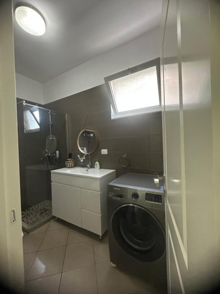 Tirane, jepet me qera apartament 1+1+Ballkon , 70 m² 700 € (Liqeni Artificial, Prane Kopshtit Zoologjik)
