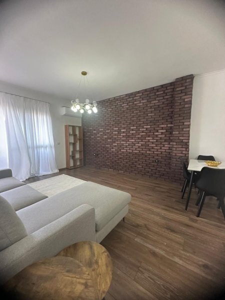 Tirane, jepet me qera apartament 1+1+Ballkon , 70 m² 700 € (Liqeni Artificial, Prane Kopshtit Zoologjik)