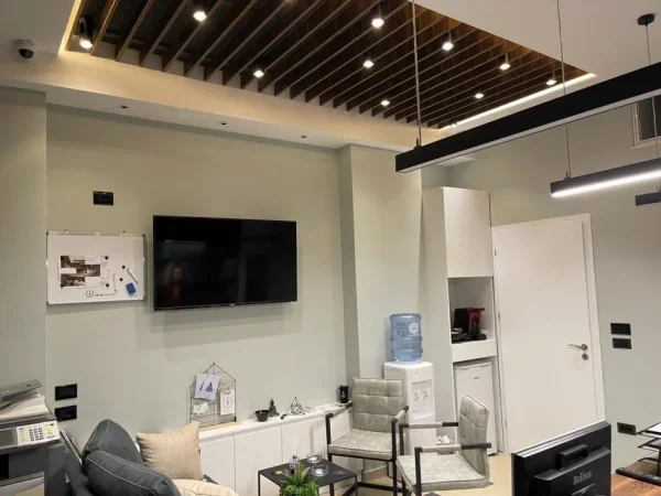 Tirane, shitet ambjent biznesi Kati 0, 43 m² 85.000 € (Fondacioni Eleonor Kodra e Diellit)