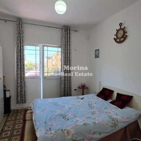 Tirane, jepet me qera shtepi 2+1+Ballkon Kati 2, 100 m² 400 € (Rruha Halit Bega)