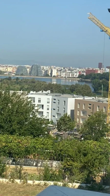 Tirane, shitet apartament 2+1+Ballkon Kati 2, 124 m² 250.000 € (Liqeni Artificial)