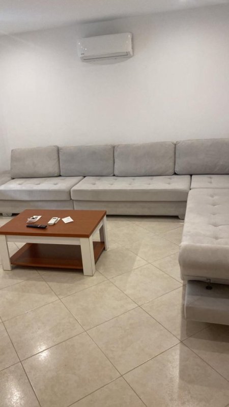Tirane, jepet me qera shtepi 1+1+Ballkon Kati 1, 75 m² 500 € (Fusha Aviacionit Rruga Benjamin Kruta)