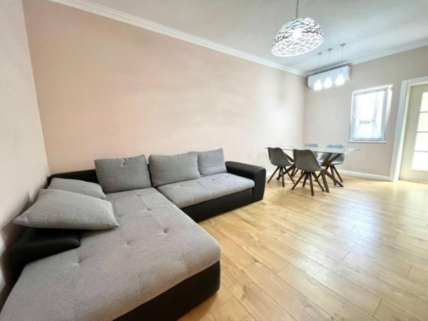 Tirane, jepet me qera apartament Kati 5, 80 m² 800 € 