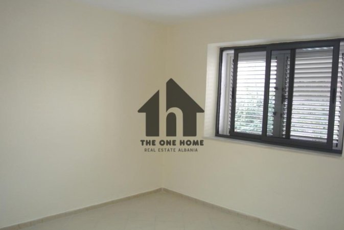 Tirane, jepet me qera zyre Kati 2, 60 m² 600 € (Rr Durresit)