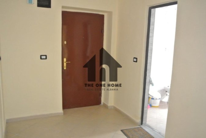 Tirane, jepet me qera zyre Kati 2, 60 m² 600 € (Rr Durresit)
