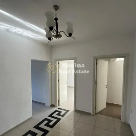Tirane, jepet me qera ambjent biznesi Kati 1, 100 m² 800 € (Rruga Mine Peza)