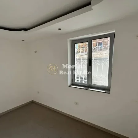 Tirane, jepet me qera ambjent biznesi Kati 1, 100 m² 800 € (Rruga Mine Peza)