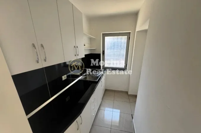 Tirane, jepet me qera ambjent biznesi Kati 1, 100 m² 800 € (Rruga Mine Peza)