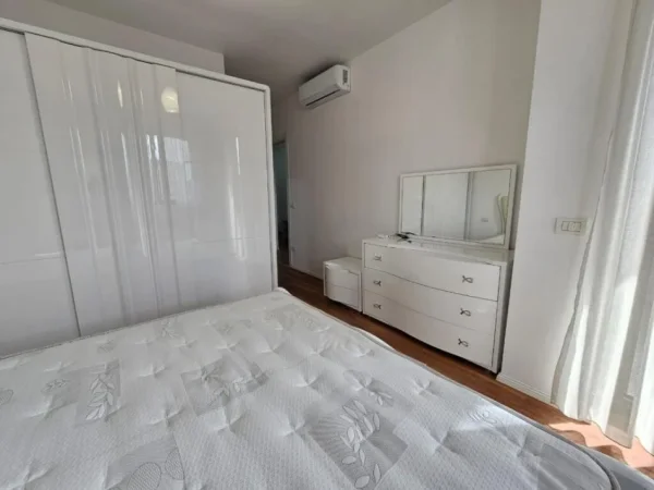 Tirane, jepet me qera apartament 2+1 Kati 3, 112 m² 670 € 