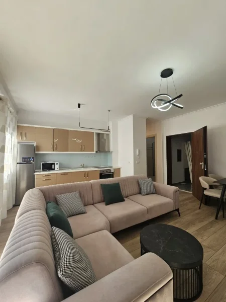 Tirane, jepet me qera apartament 2+1 Kati 2, 85 m² 800 € 