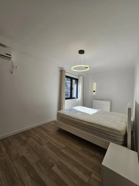 Tirane, jepet me qera apartament 2+1 Kati 2, 85 m² 800 € 