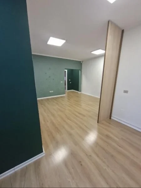 ZYRE ME QIRA KATI 4  , 800 € (SHESHI WILLSON)