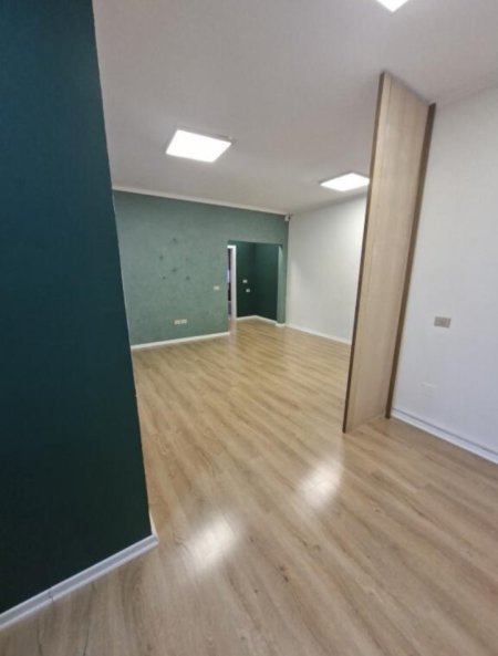 ZYRE ME QIRA , 800 € (SHESHI WILLSON)