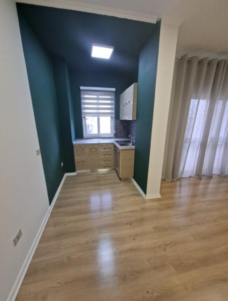 ZYRE ME QIRA , 800 € (SHESHI WILLSON)