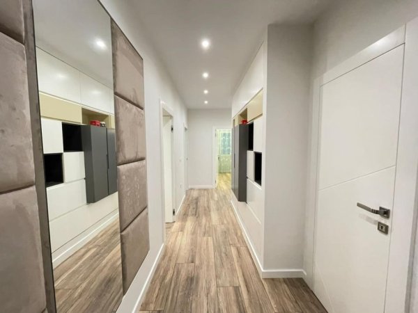 Tirane, jepet me qera apartament 3+1 , 140 m² 1.350 € (KOPSHTI ZOOLOGJIK)
