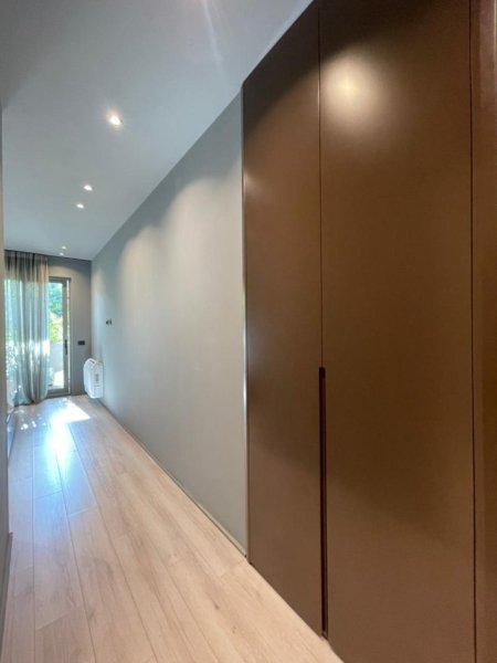 Tirane, jepet me qera apartament 2+1+Ballkon , 105 m² 2.500 € (Lion Park Residence)