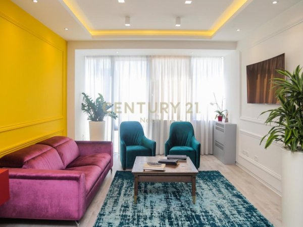 Tirane, jepet me qera zyre Kati 2, 35 m² 900 € (Stadiumi Dinamo)