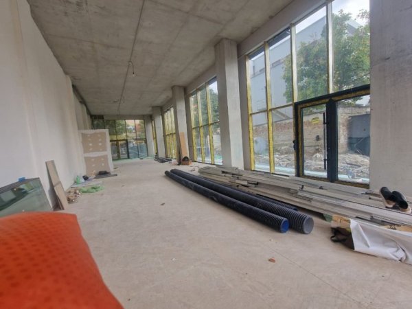 Tirane, jepet me qera ambjent biznesi Kati 0, 160 m² 6.000 € (Rr. Barrikadave)