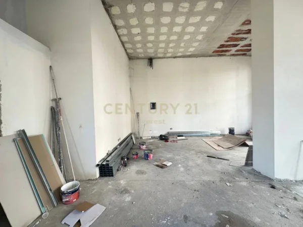 Tirane, jepet me qera ambjent biznesi Kati 0, 138 m² 3.650 € (Liqeni thate)