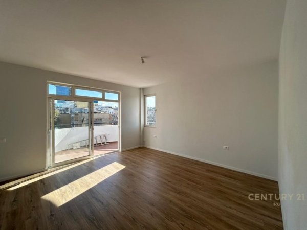 Tirane, jepet me qera zyre Kati 4, 125 m² 900 € (Rr. Fortuzi)