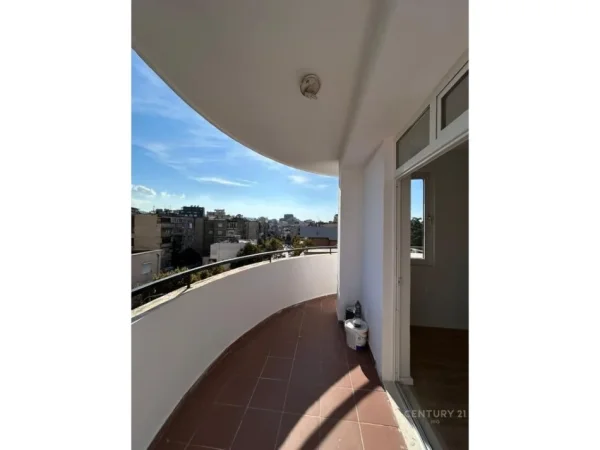 Tirane, jepet me qera zyre Kati 4, 125 m² 900 € (Rr. Fortuzi)