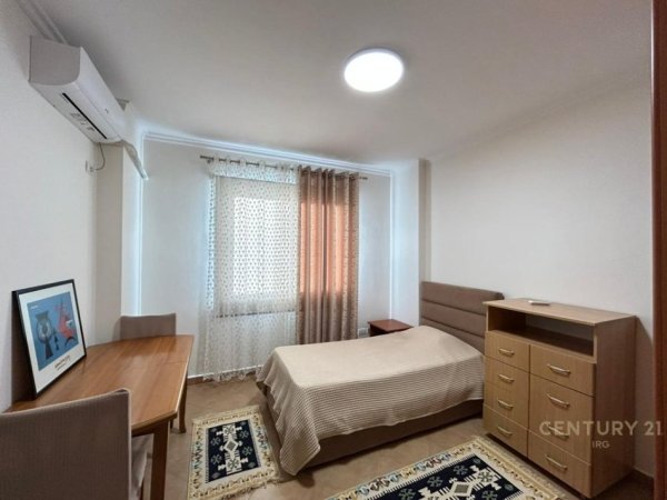 Tirane, jepet me qera apartament 2+1+Aneks+Ballkon Kati 3, 115 m² 950 € (Rr. e Kavajes)
