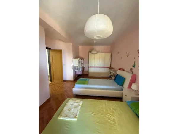 Kavaje, shitet apartament 2+1+Aneks+Ballkon , 156 m² 350.000 € (Qerret)