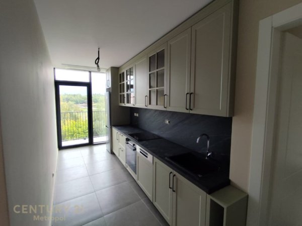 Tirane, jepet me qera zyre Kati 3, 131 m² 1.800 € (Liqeni)