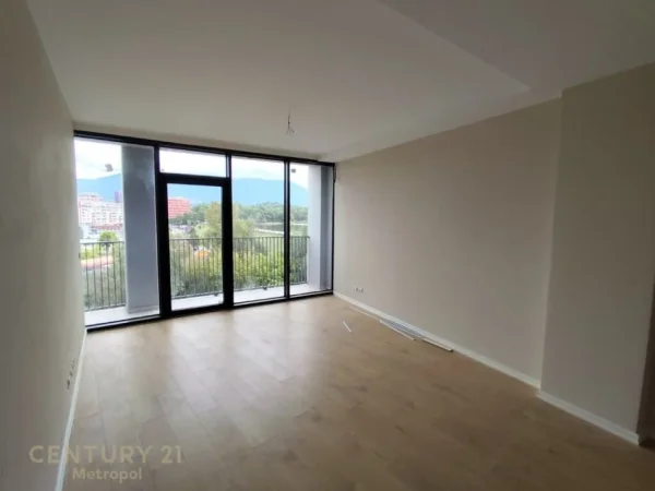 Tirane, jepet me qera zyre Kati 3, 131 m² 1.800 € (Liqeni)