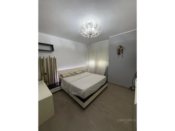 Tirane, jepet me qera apartament 2+1 Kati 3, 99 m² 600 € (Vila L)