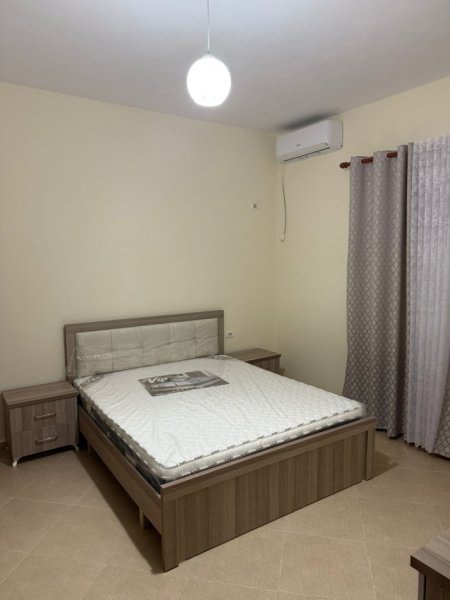 Tirane, jepet me qera apartament 1+1+Aneks+Ballkon Kati 2, 70 m² 450 € (Shkolla e policise)