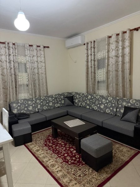 Tirane, jepet me qera apartament 1+1+Aneks+Ballkon Kati 2, 70 m² 450 € (Shkolla e policise)