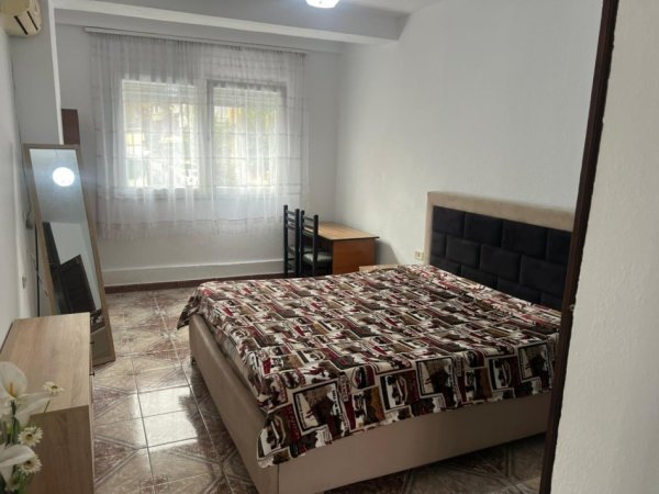 Tirane, jepet me qera apartament 2+1+Aneks+Ballkon Kati 2, 110 m² 650 € (Reshit Petrela)