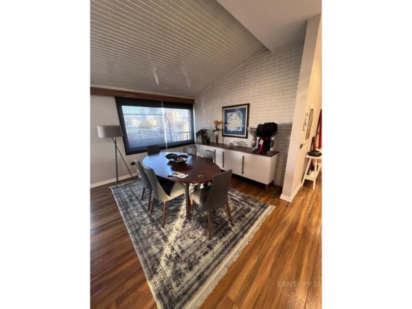 Tirane, jepet me qera apartament+verande | Penthouse 3+1+Aneks+Ballkon Kati 5, 210 m² 2.500 € (Ministria e Drejtesise)
